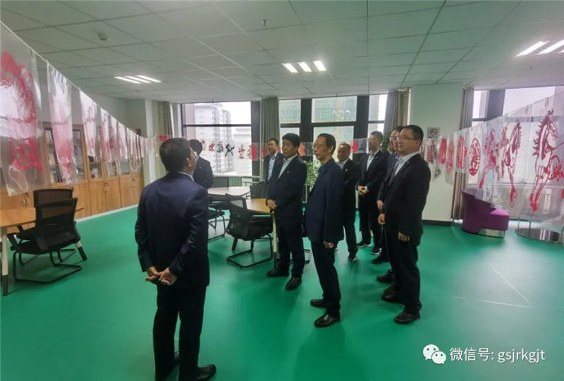 傳承經典藝術 弘揚核心價值——金控定西擔保舉辦員工剪紙展覽活動